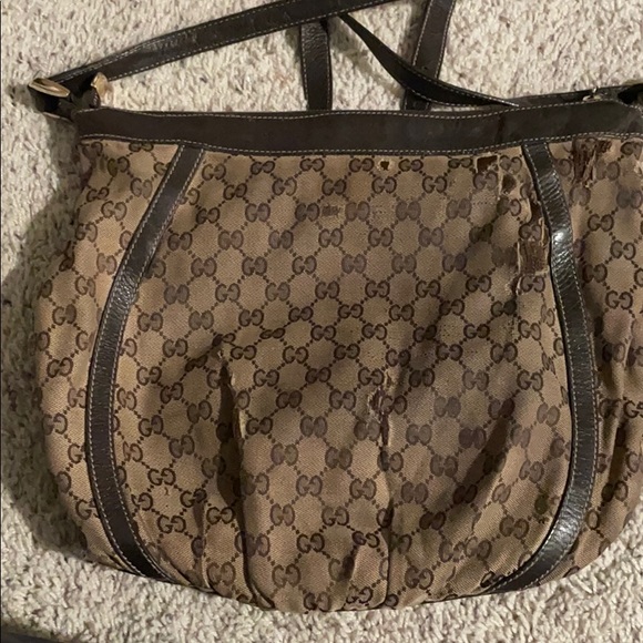 Lovingly worn Gucci bag (as is) - Picture 2 of 6
